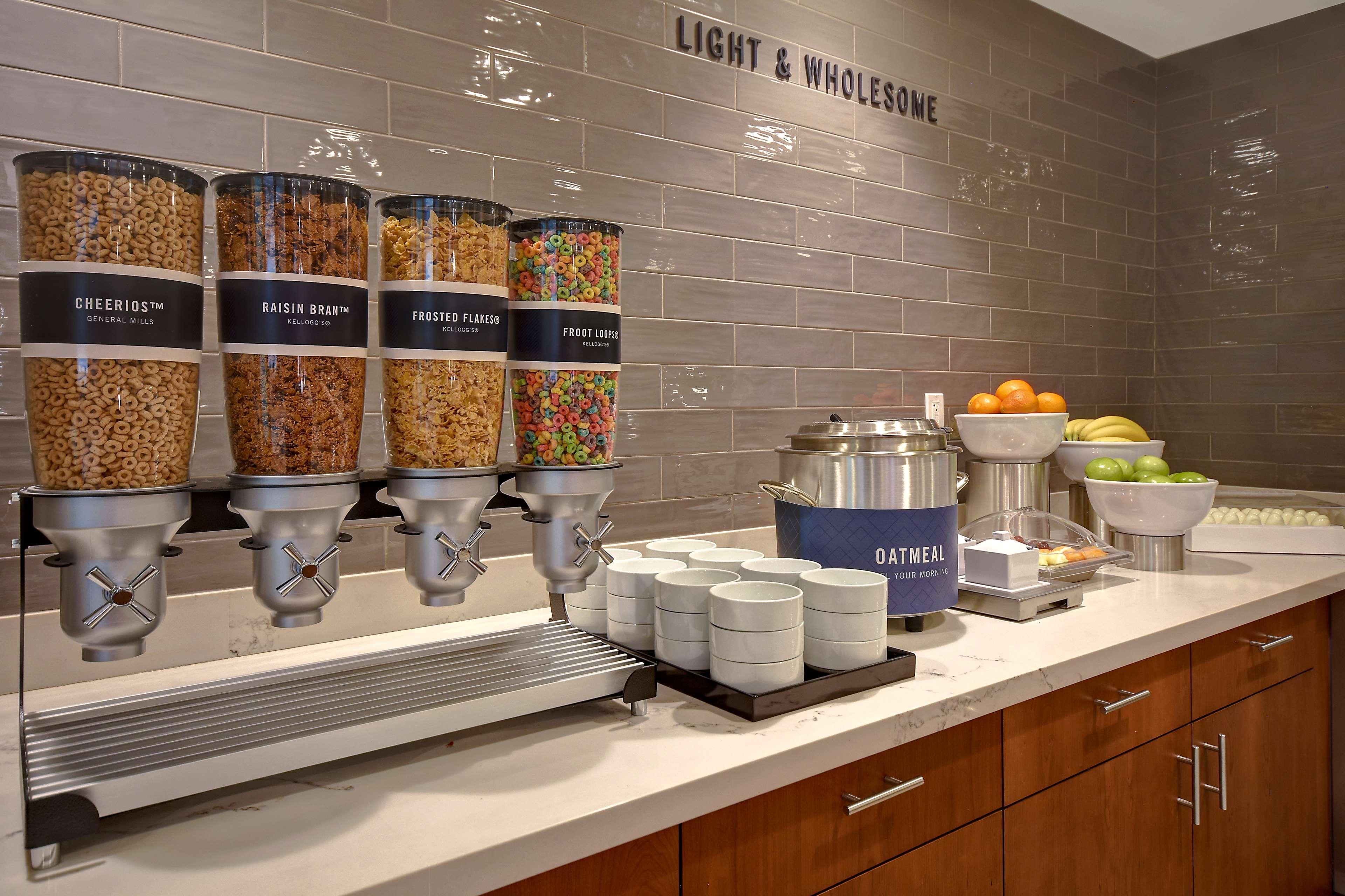 Hampton Inn & Suites Las Vegas Convention Center - No Resort Fee Ngoại thất bức ảnh