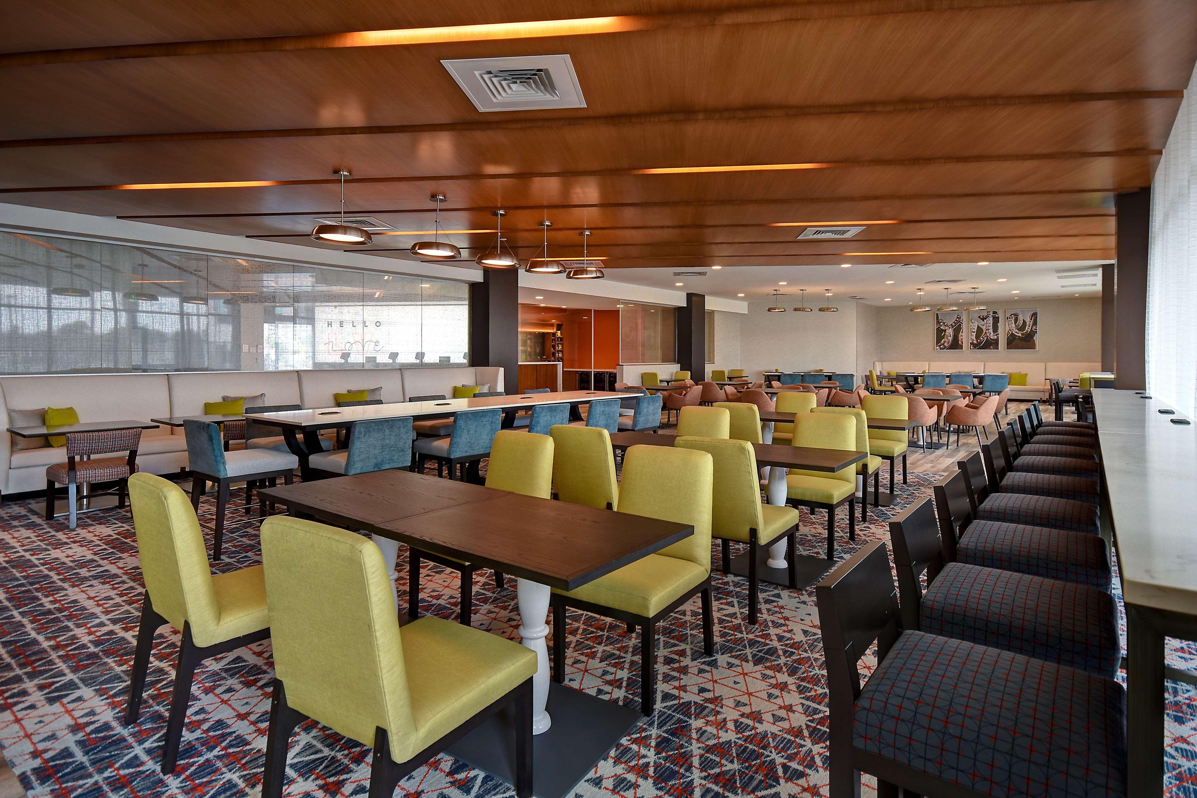 Hampton Inn & Suites Las Vegas Convention Center - No Resort Fee Ngoại thất bức ảnh