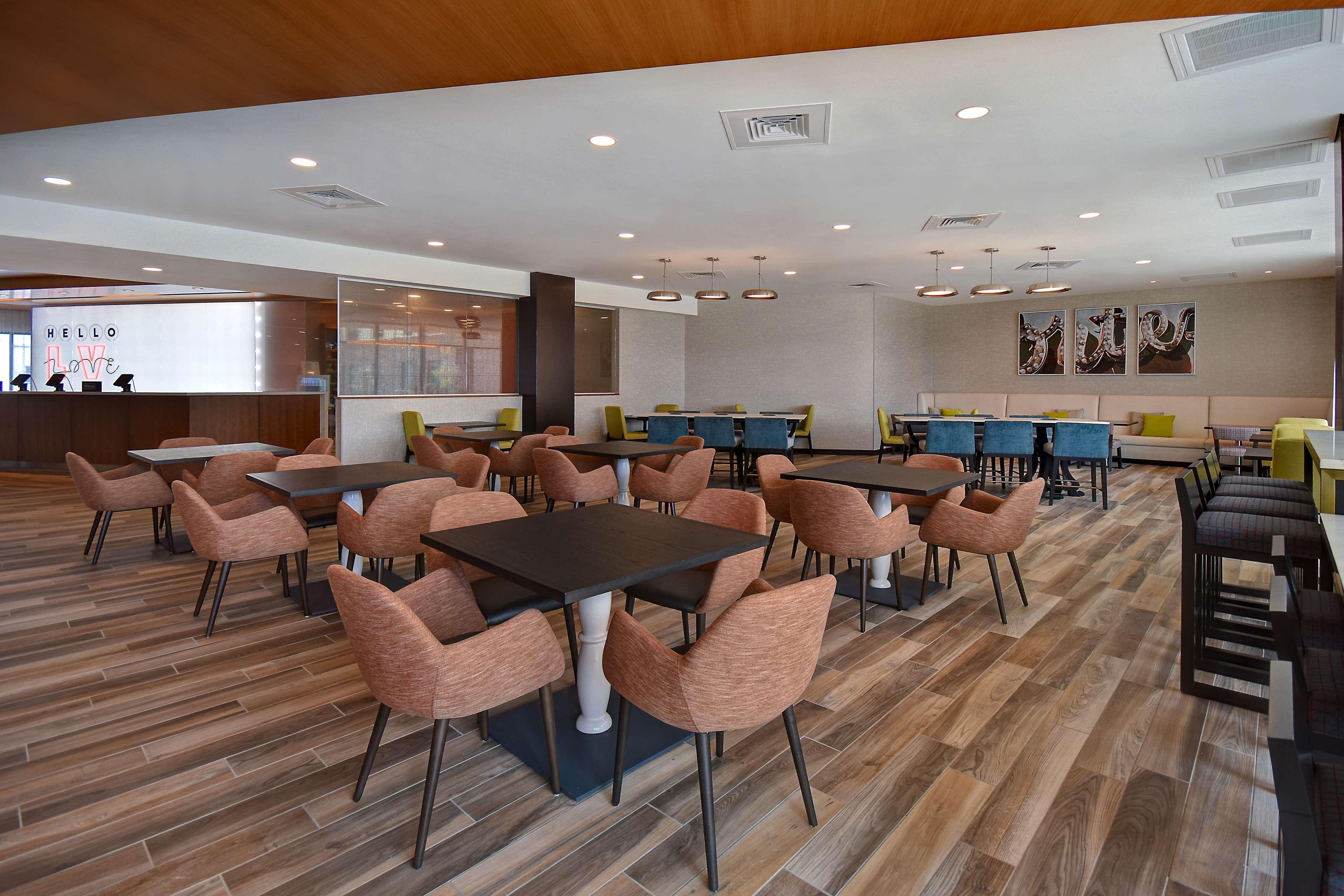 Hampton Inn & Suites Las Vegas Convention Center - No Resort Fee Ngoại thất bức ảnh